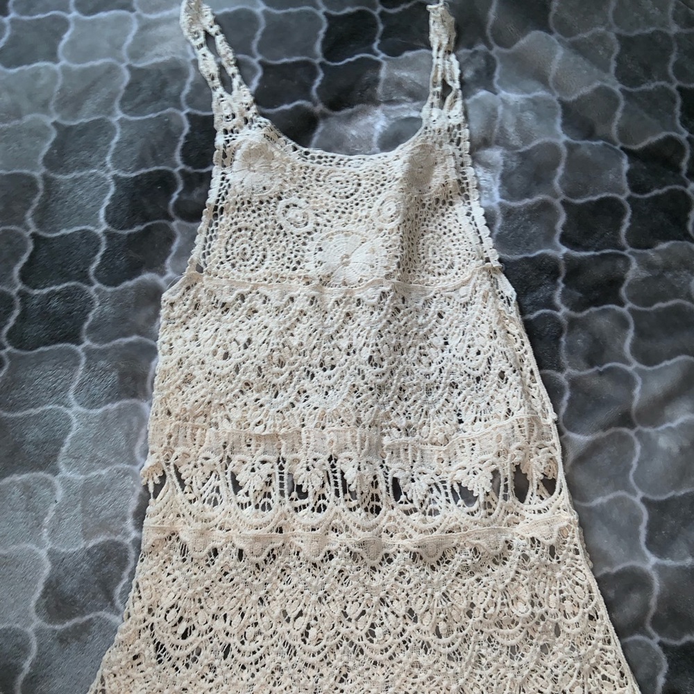 ADORABLE CROCHET BEACH COVER UP (SIZE M)
